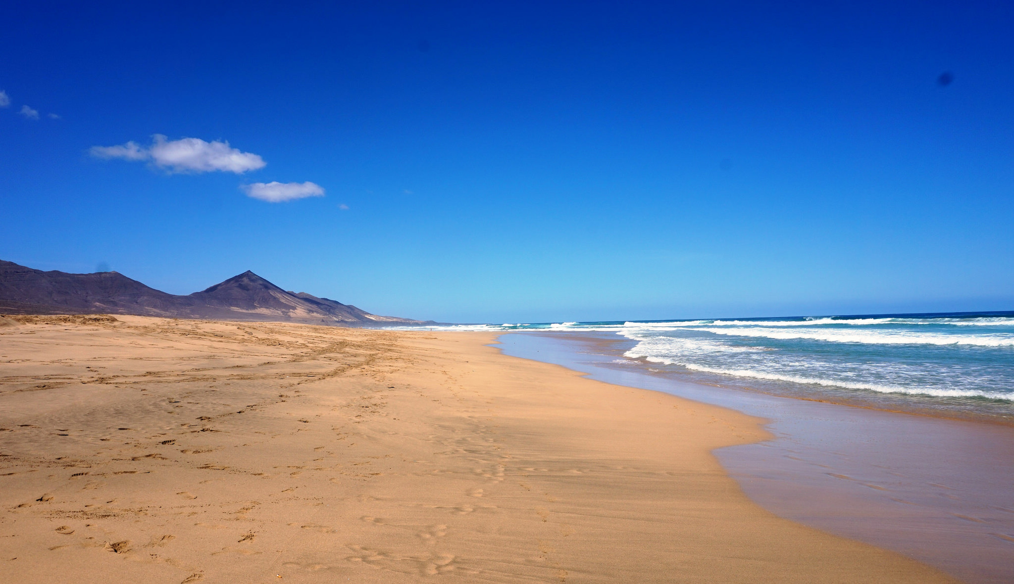 how many tourists visit fuerteventura each year